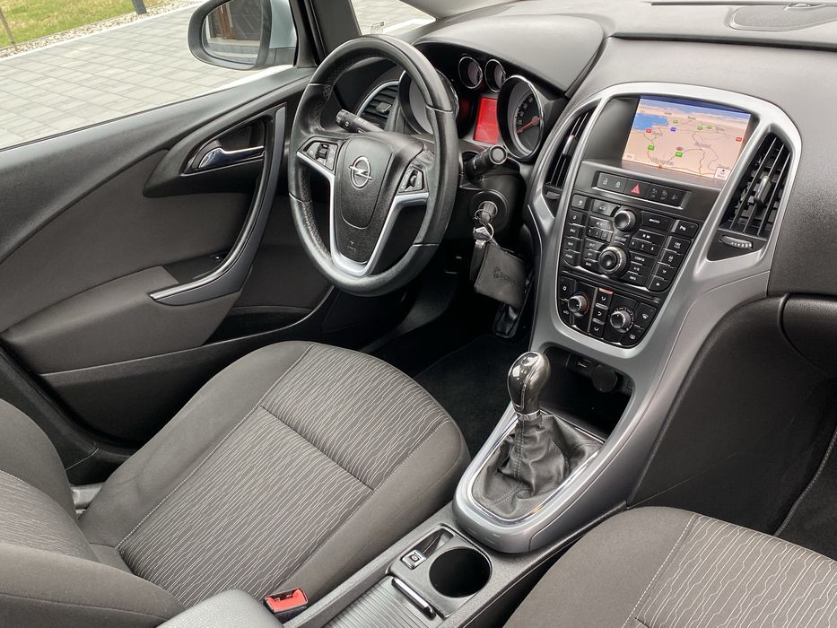 Opel Astra Benzyna sedan lift