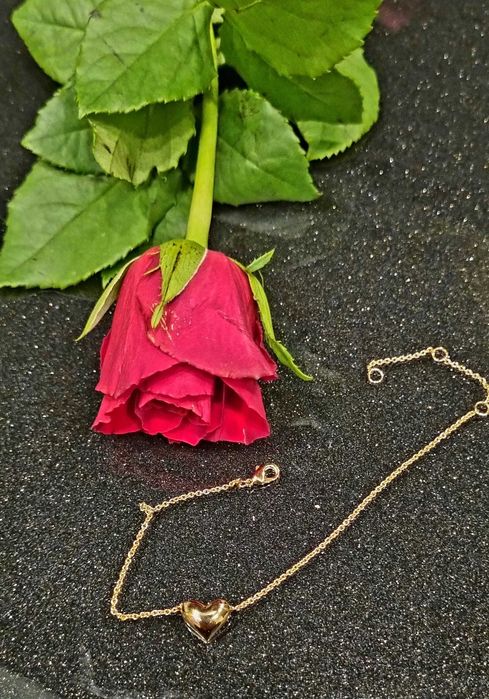 Niezwykła bransoletka z uroczym serduszkiem