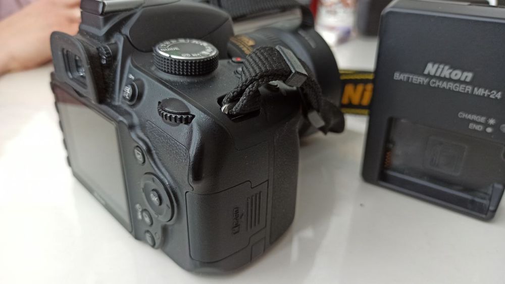 Фотоапарат Nikon D3200 + обʼєктив Nikkor 35mm f/1.8g