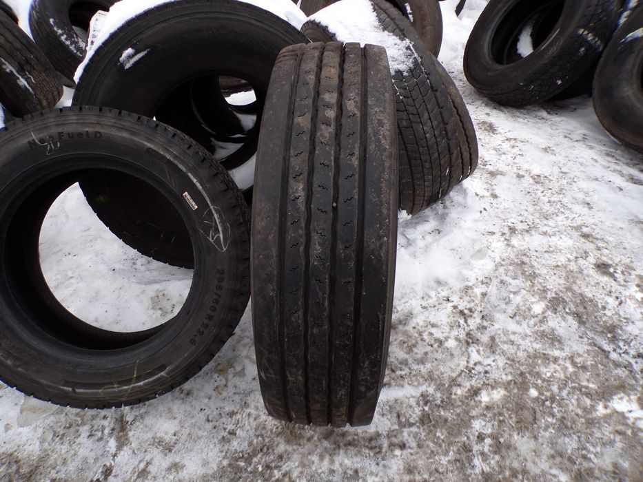 Opona 295/80R22.5 UNIROYAL FH40 (760 netto)
