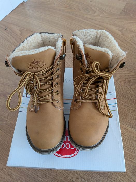 Buty zimowe dla chłopca w rozmiarze 28