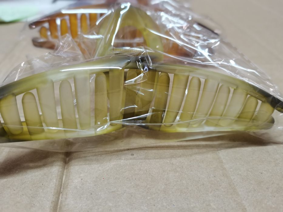 Klamry, spinki do włosów 4szt.