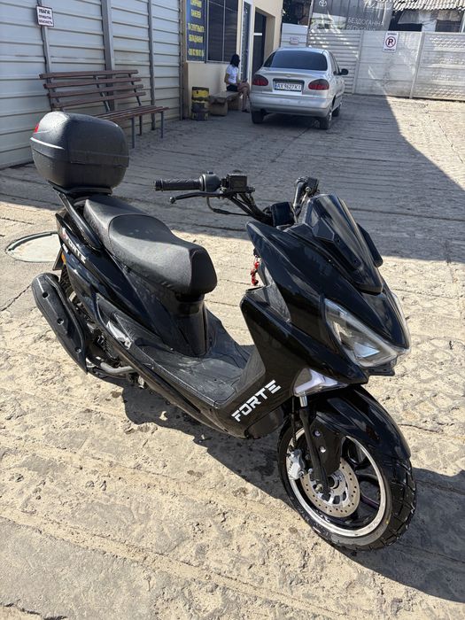 Продам скутер 150 кубов