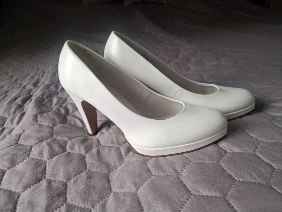 Sprzedam buty na obcasie