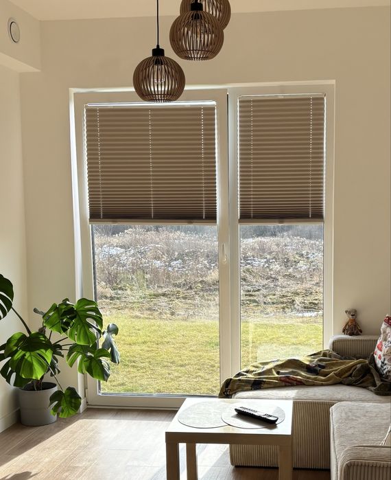 rolety plisowane blackout beżowe na okno 3 sztuki