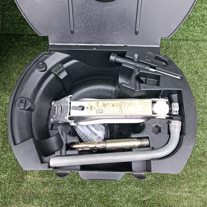 Запаска Органайзер  Шкода фабія1 Skoda Fabia 1 Поло Polo Сеат Seat