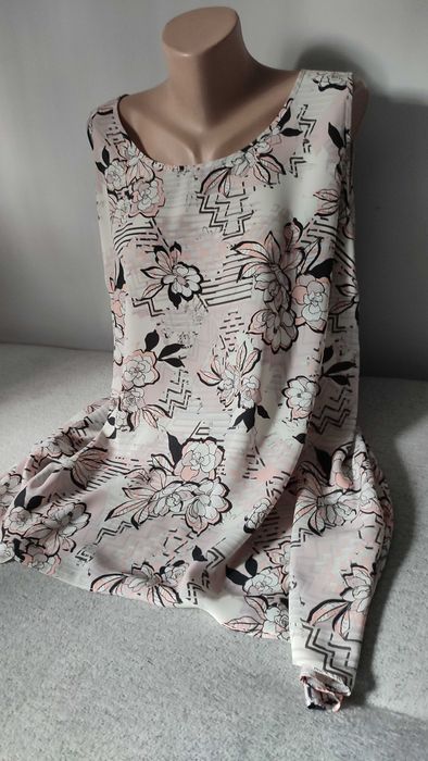 Bluzka damska bez rękawów plus size we wzory kwiaty okrągły dekolt 54