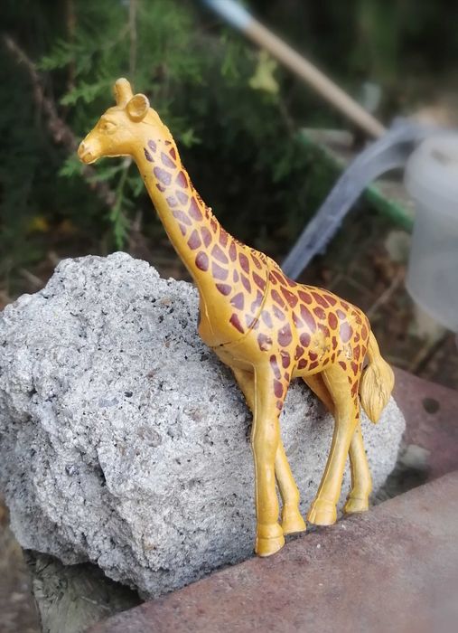 Игрушка статуэтка Жираф Обмен на шуруповёрт бутыли павербанк от солнца