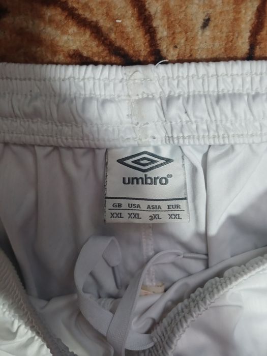 Шорти Umbro білі