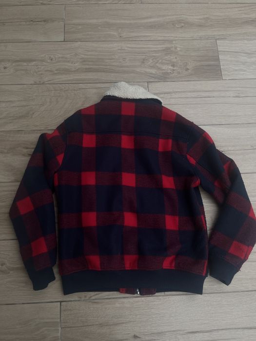 Casaco Bershka Tamanho M vermelho e preto