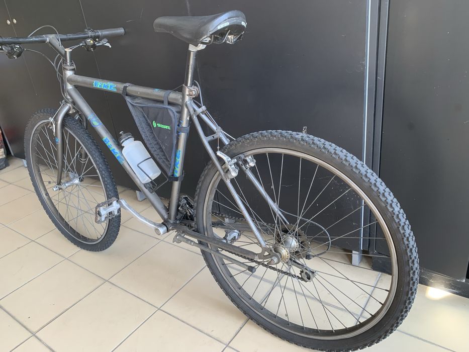 Bicicleta btt cinza