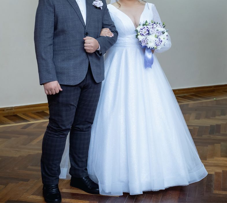 Продам весільну сукню