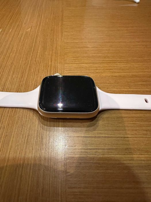 Apple Watch Series 6 (GPS) 44mm Gold Alumínio - Como Novo + Extras