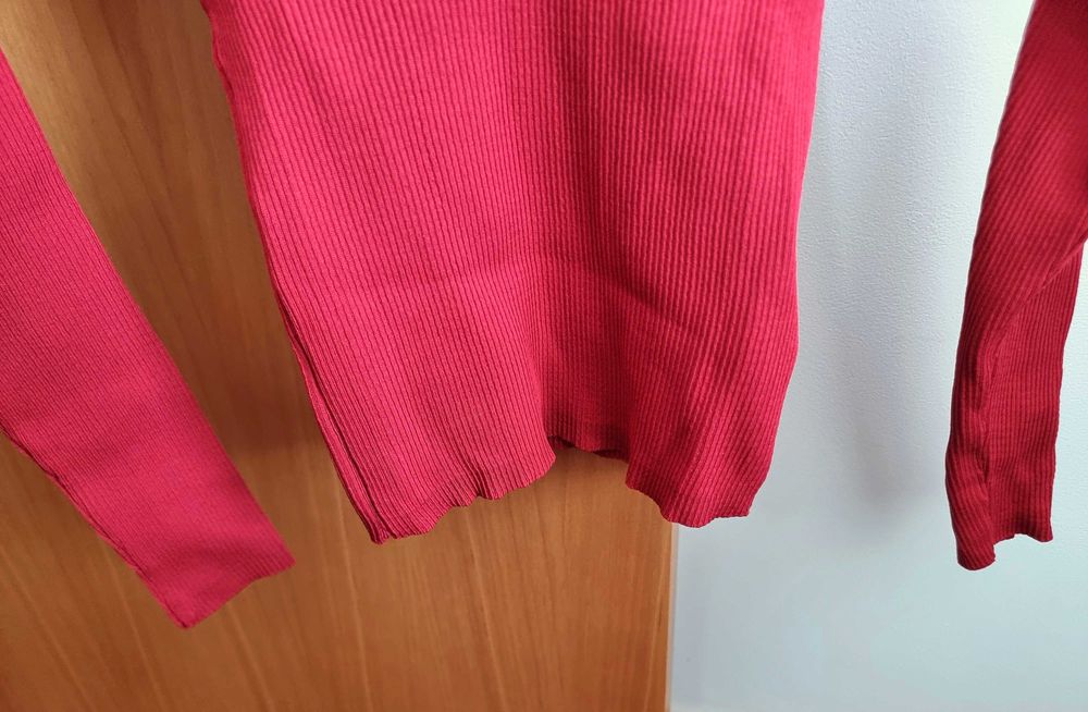 Camisola vermelha com decote Primark, tamanho 2XS