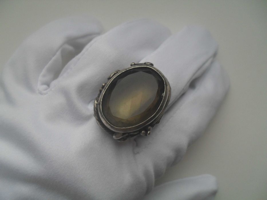 Stary srebrny duży pierścień z topazem dymnym - cena ost