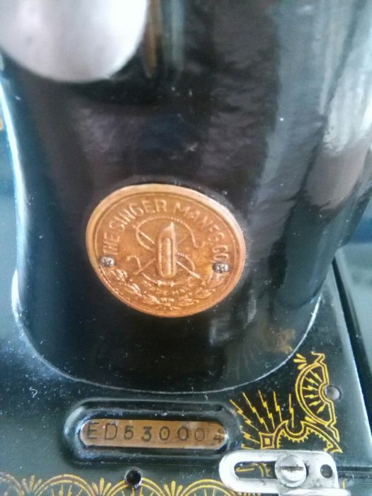 Máquina de Costura antiga, marca Singer