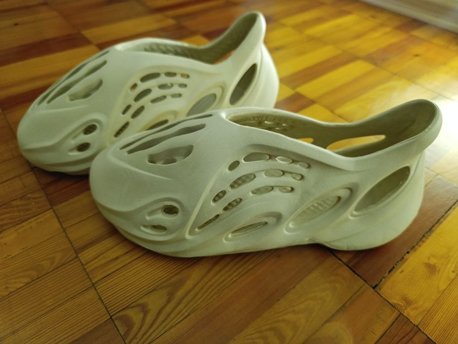 Взуття в стилі Yeezy Foam Runner, кросівки з піни, крокси.