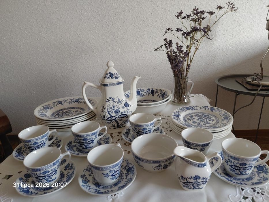 Zestaw talerzy biało niebieskich blue onion total art pottery