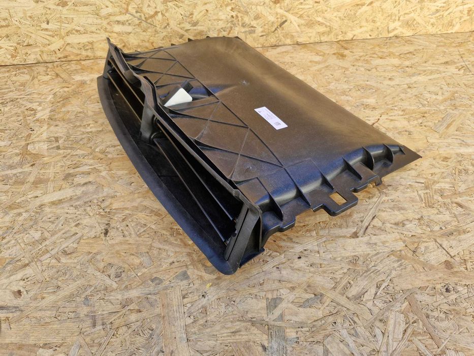 Tesla 3 wlot/kierownica powietrza 107673200h