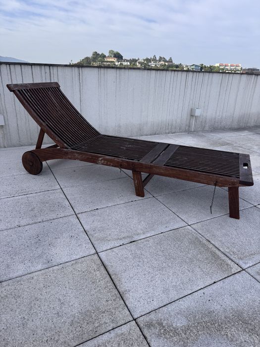 Espreguicadeira em madeira