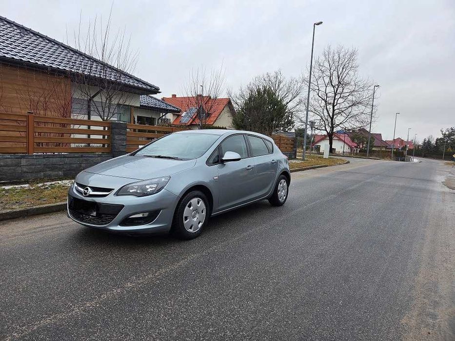 Opel Astra BEZWYPADKOWY -stan bdb-doinwestowany