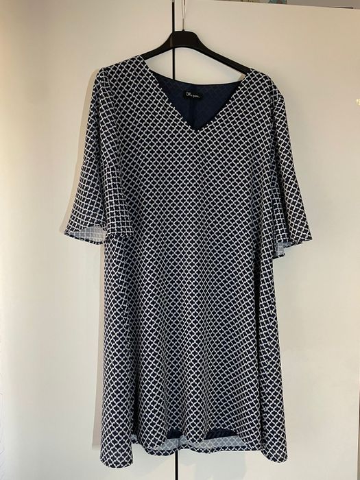 Vestido azul e branco