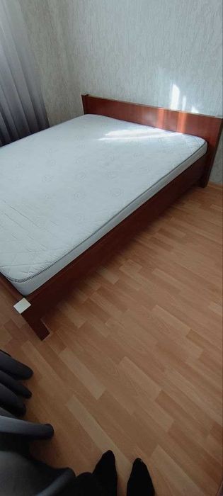 Продам двоспальне Ліжко та матрас