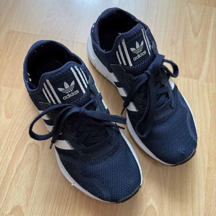 Granatowo białe adidasy 38 unisex Adidas lekkie materiałowe