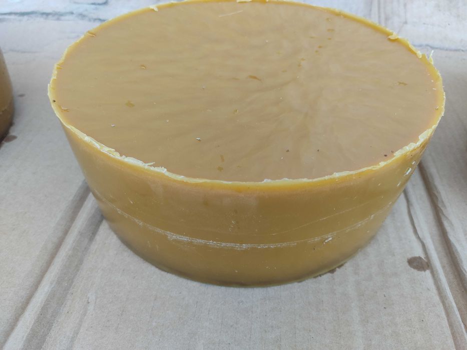 Cera de abelha, em broa.