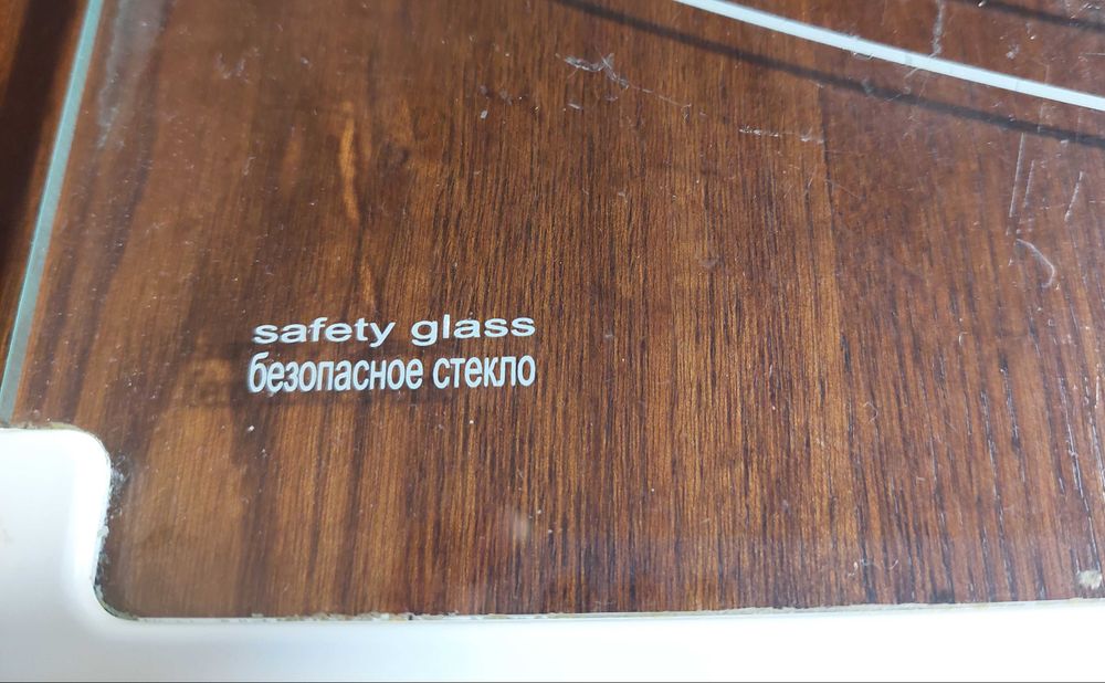 Полка для холодильника. 49 см на 34 см. Вживана.