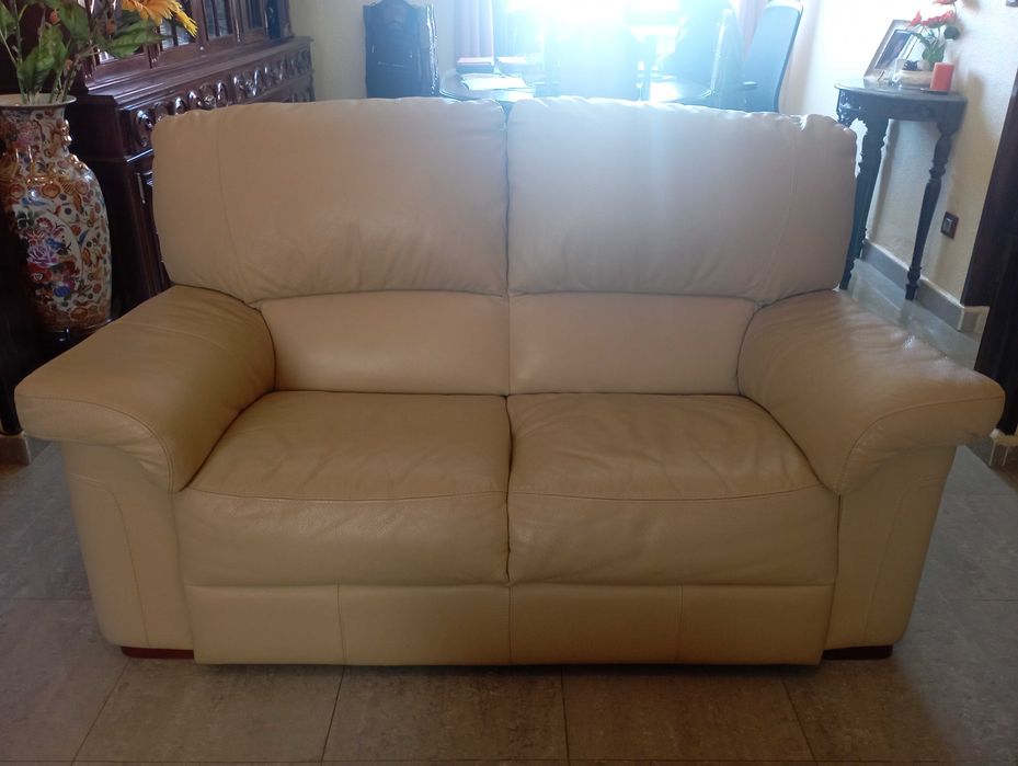 Sintra/ Sofá Pele Genuína,cor creme. Lisboa.
