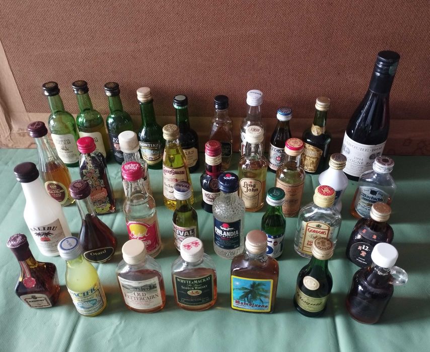 Antiguidades e colecionismo lote de 34 unidades