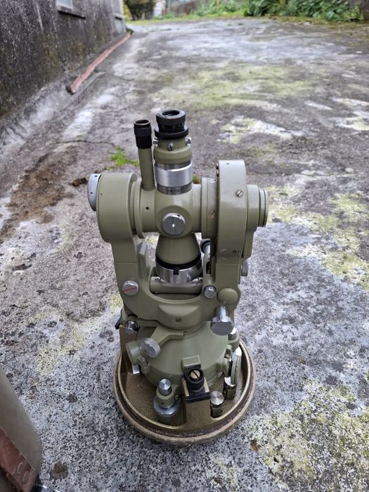 Aparelho de medição topográfico