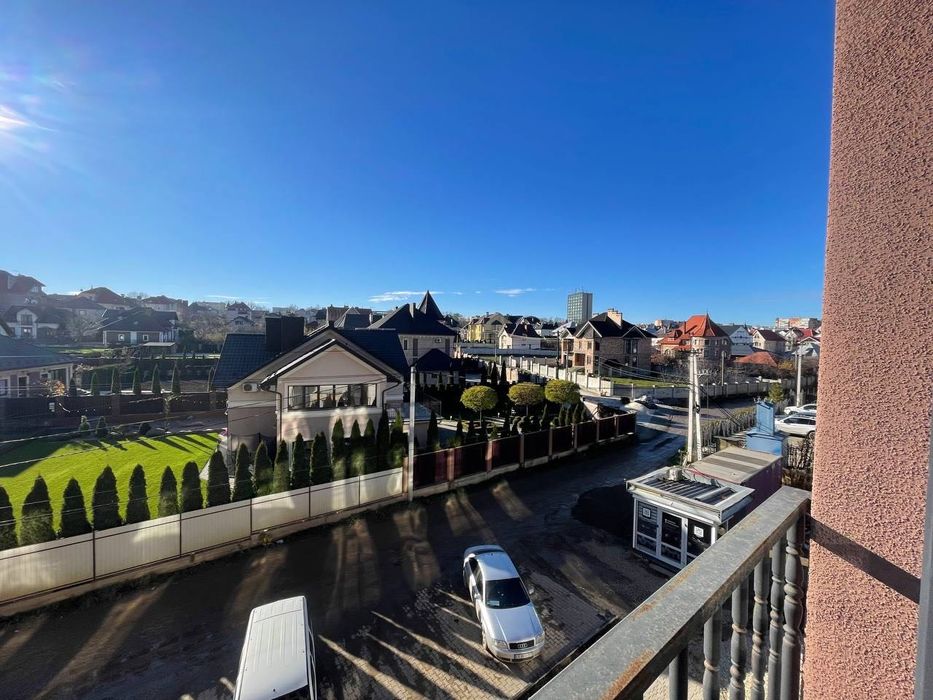 Простора та світла 2к.кв. на 2 поверсі (65м2)