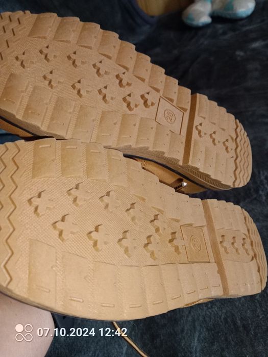 Sprzedam buty dla chłopca ocieplane w rozmiarze 28 ,nowe