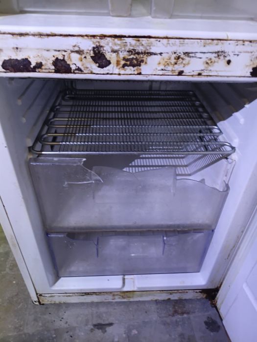 Холодільник zanussi