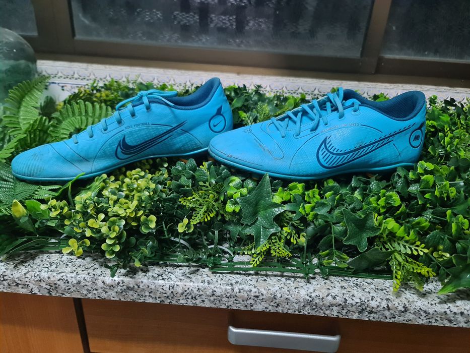 Chuteiras Nike azul bebé