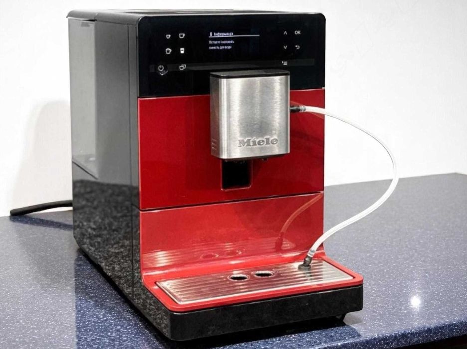 Кавомашина Miele CM 5300, бу, Black/Red, автомат, червоно-чорна