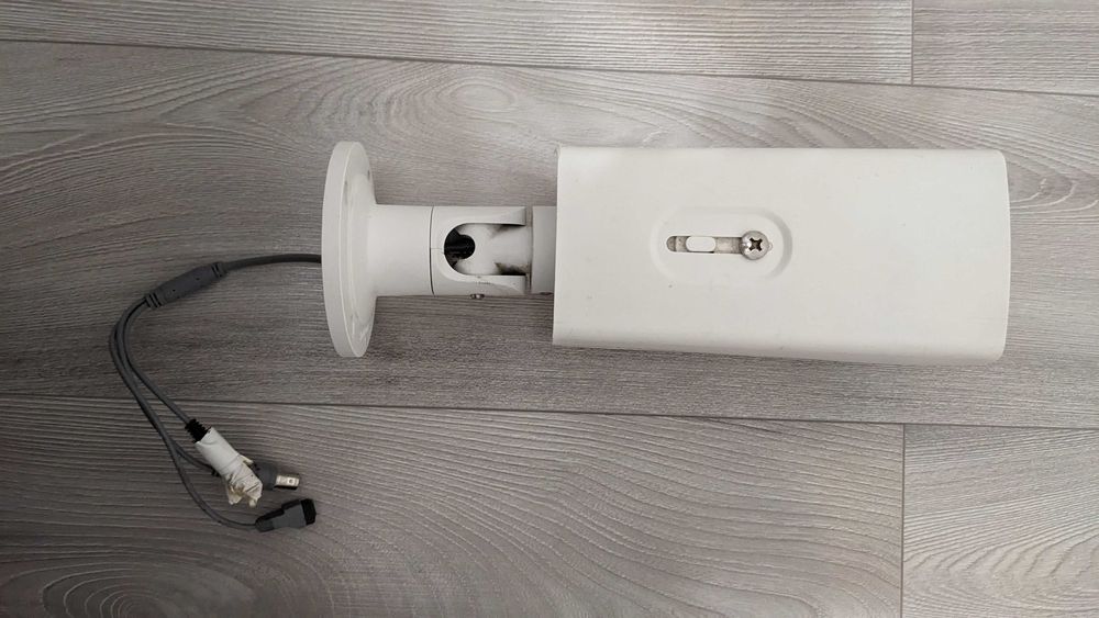 Biała Używana Kamera Analogowa Monitoring Hikvision HD WDR 2Mpx 5-50mm