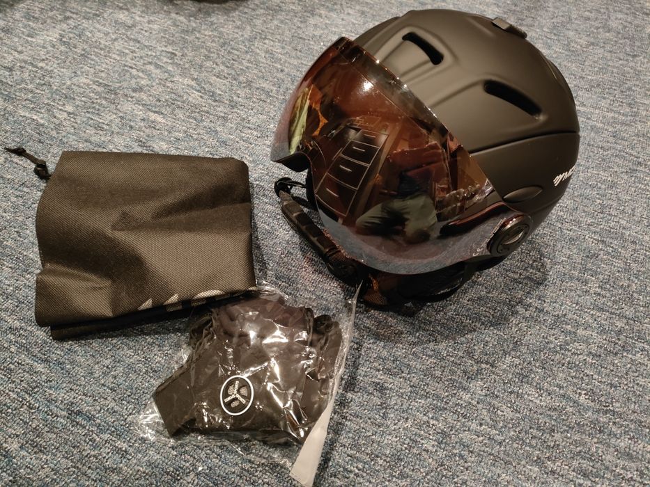 Kask narciarski z goglami . Rozmiar M (55-58cm)