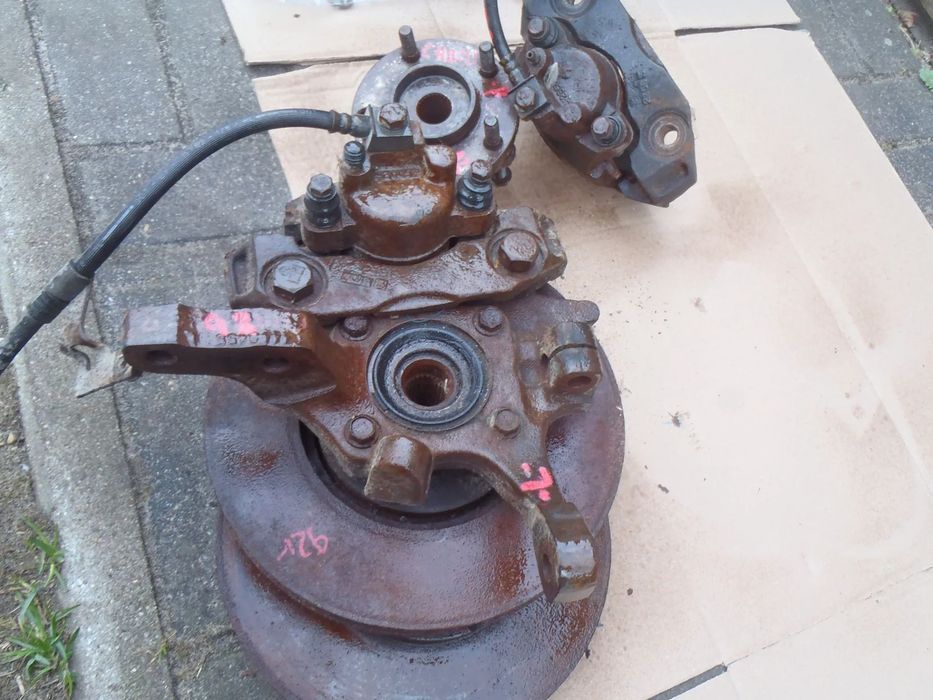 piasta zwrotnica przód zacisk jarzmo chrysler voyager I II