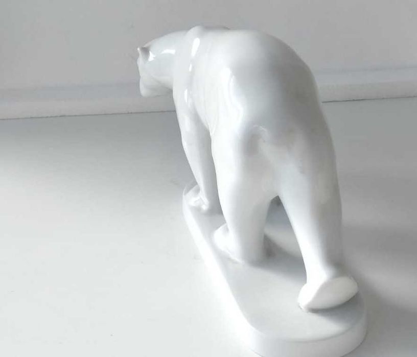 Esplendorosa Escultura de Urso, KPM Berlin, marcada, Blanc de Chine