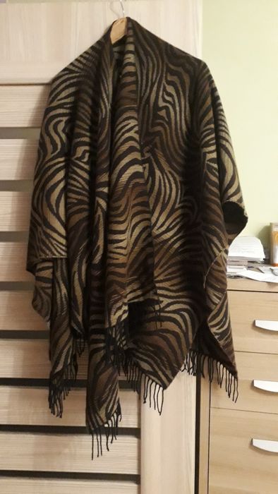 Ponczo szal peleryna zebra