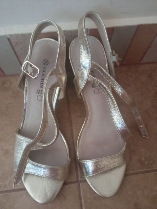 38 buty na obcasie