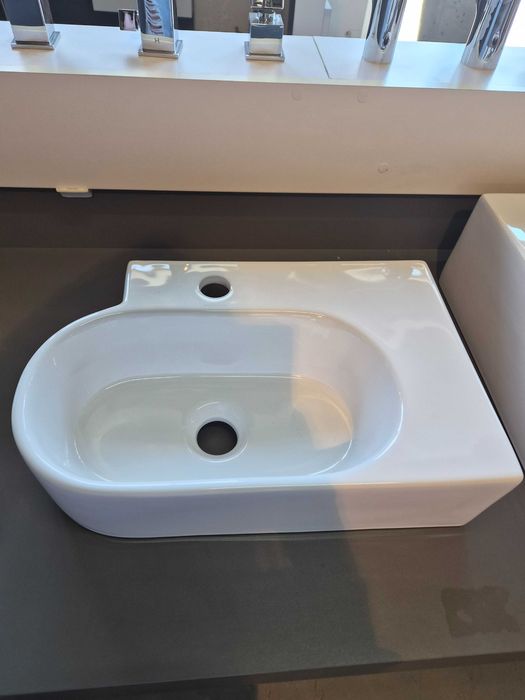 nowoczesna umywalka nablatowa asymetryczna 46x29 Kerra KR 607