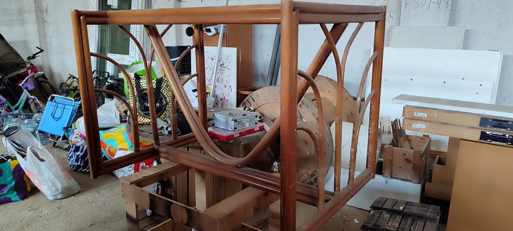 Mesa de bambu sem tampo de vidro