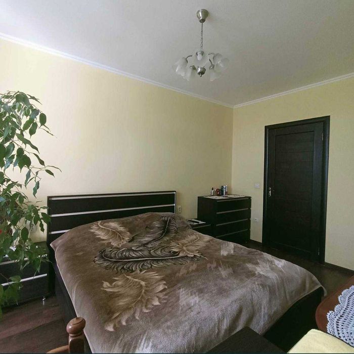 Продаю 2к квартиру з Євроремонтом в жилому стані.Цегляний будинок.Газ