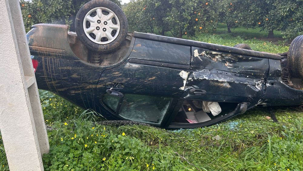 Carro em peças a venda