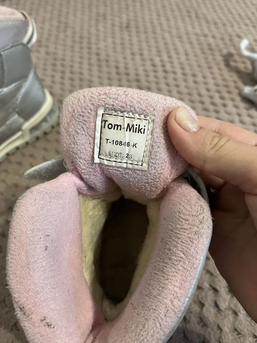Зимове взуття на дівчинку
