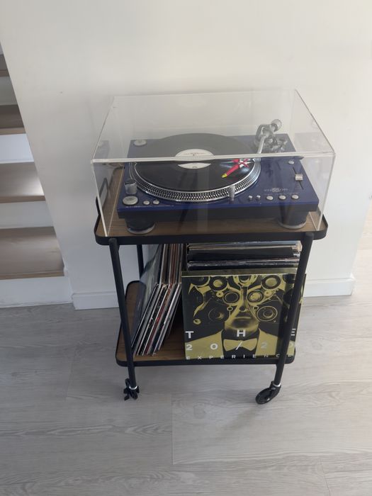 Gramofon + kolekcja płyt + półka na kółkach + pokrywa